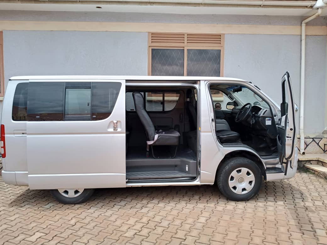 What Makes A Safari Van The Ideal 4×4 Rental For Group Trips